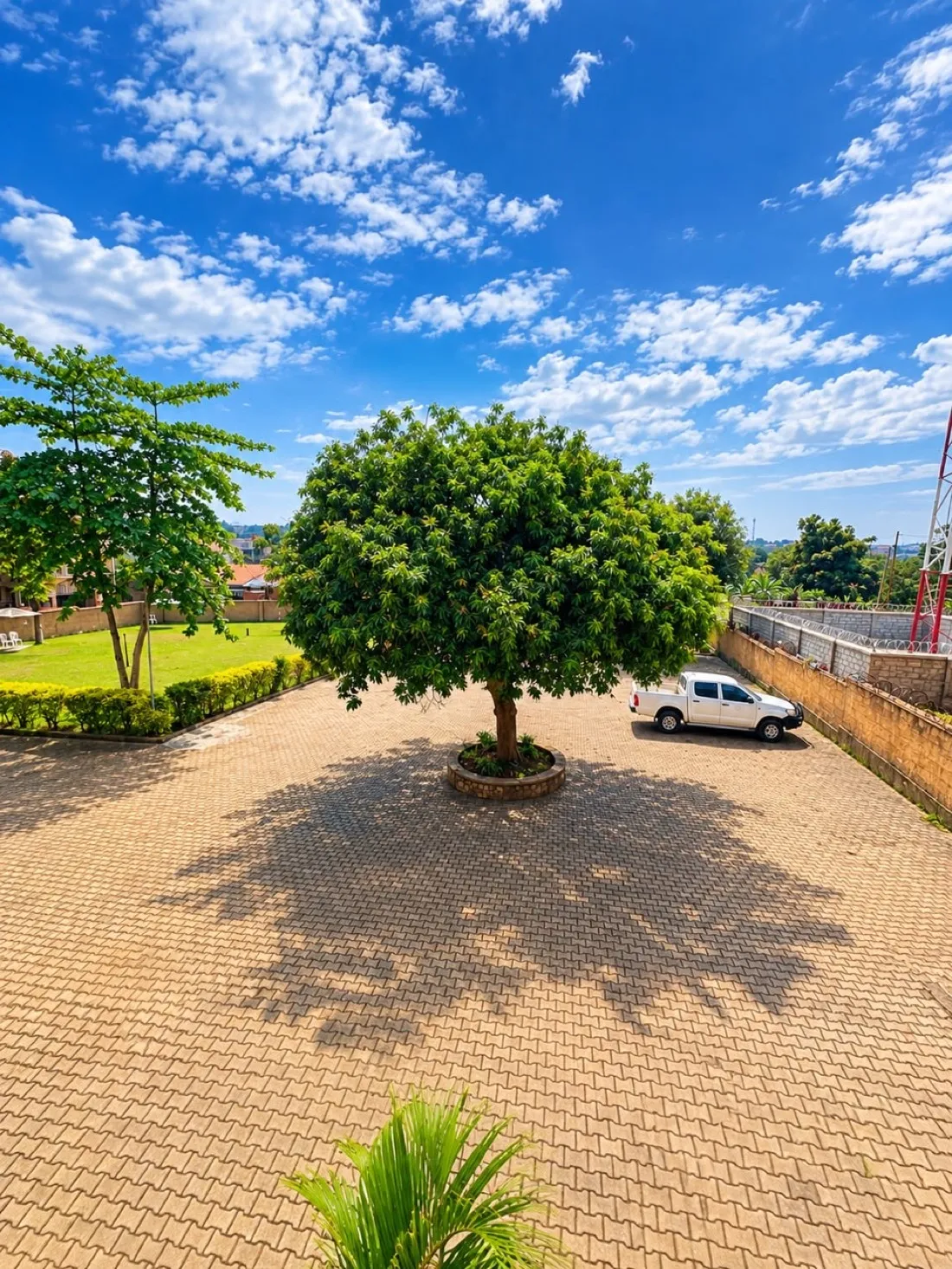 Garden and grounds at Tesh Hotel